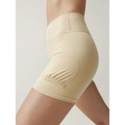 Born Living Yoga Damessportshort Van Hoogwaardige Stof Met Balzakje -Aanbiedingen Trend Doek Winkel damessportshort van hoogwaardige stof met balzakje 3