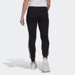ADIDAS Essentials Fleece 3-Stripes Broek -Aanbiedingen Trend Doek Winkel essentials fleece 3 stripes broek 2