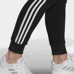 ADIDAS Essentials Fleece 3-Stripes Broek -Aanbiedingen Trend Doek Winkel essentials fleece 3 stripes broek 4